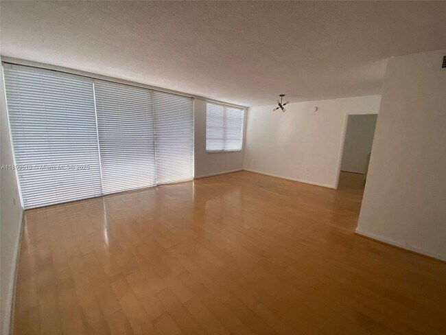 Foto del edificio - 1080 94th St