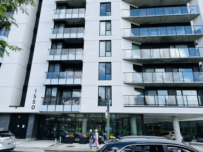 Building Photo - 1550 Rue Des Bassins