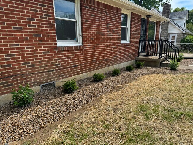 Foto exterior con nuevo paisaje - 1620 Ashton Ave