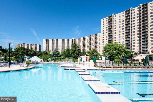 Foto del edificio - 203 Yoakum Pkwy