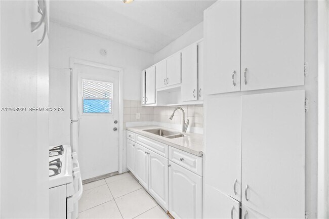 Foto del edificio - 2072 NE 169th St