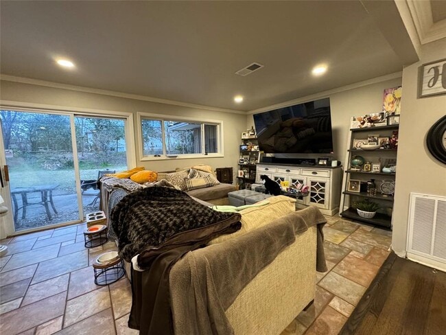 Building Photo - 5238 Beechnut St
