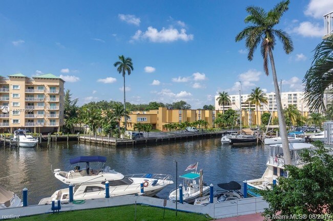 Foto del edificio - 2 br, 1 bath  - 1800 NW 24th Ave Apt 301