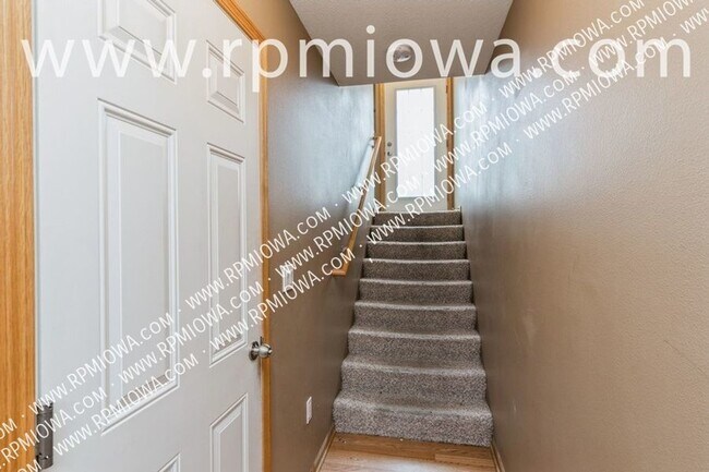 Building Photo - TOWNHOME AVAILABLE!! 2 Bedroom, 2 Bathroom...