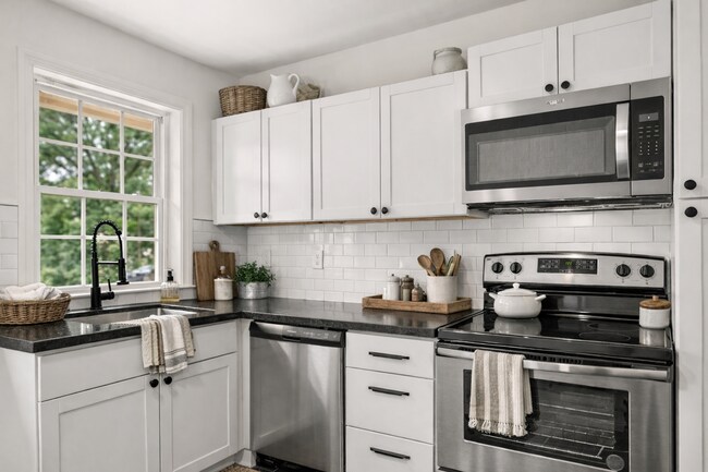 Building Photo - 1640 W Northwest Blvd