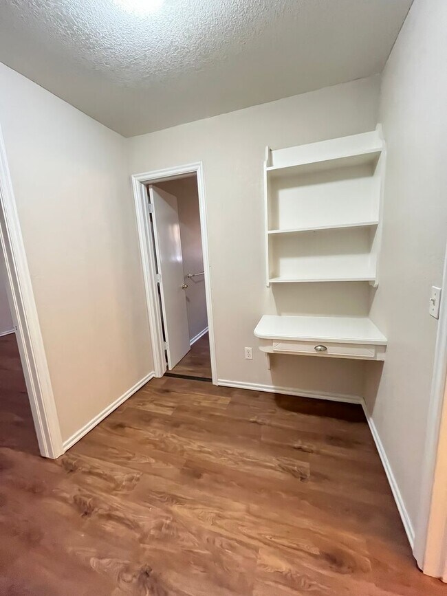 Building Photo - 3609/11 N Drexel