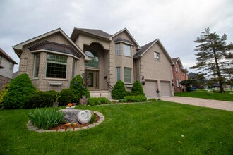 Building Photo - 206 Ambleside Dr