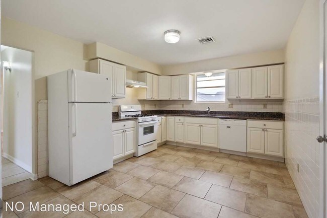 Building Photo - 3 br, 1.5 bath House - 333 Riverdale Dr.