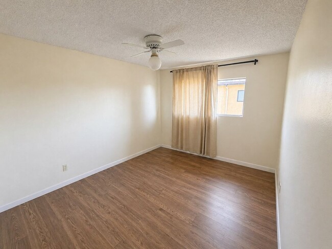 Foto del edificio - 9131 Burnet Ave