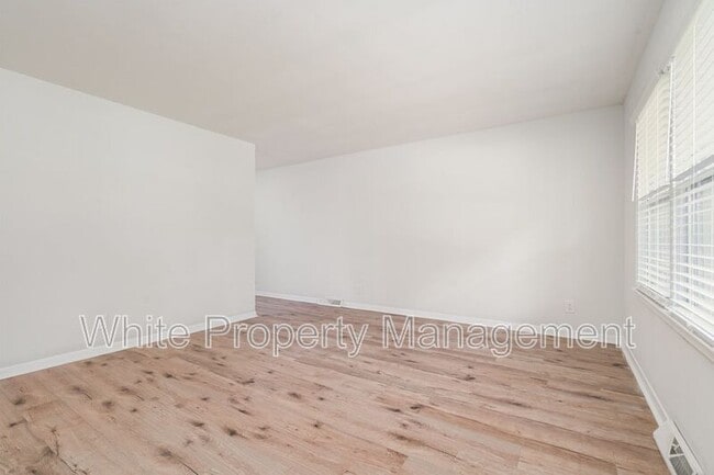 Photo - 602 Camrose Dr Apartment