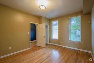 Building Photo - 611 Otis Pl NW