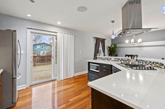 Foto del edificio - 613 Claremont Dr