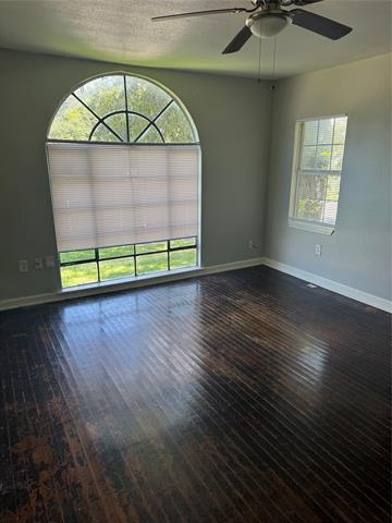 Foto del edificio - 1700 W Waco Dr