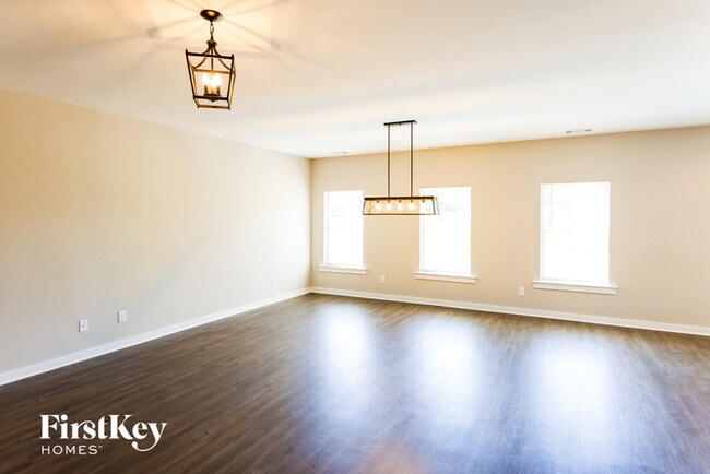 Building Photo - 12 Lakewood Ln