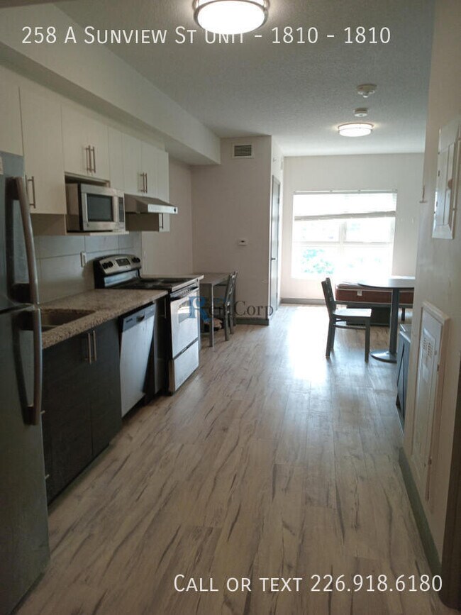Building Photo - 258A Sunview St