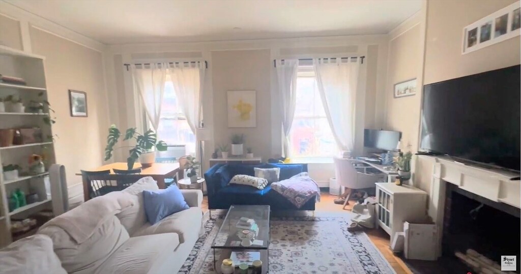 Primary Photo - 107 Beacon St