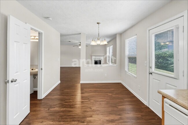 Foto del edificio - 1316 Roxbury Ct
