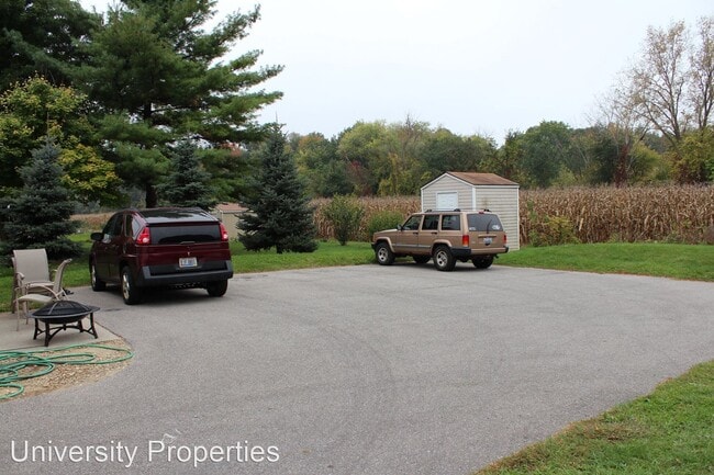 Building Photo - 7 br, 3 bath Room For Rent - 3733 Willow Run