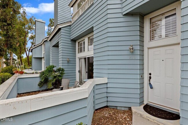 Building Photo - 2 Bedroom + 2.5 Bathroom Townhome + Loft! | Weston Cape Regatta | Ventura | Unfurnished
