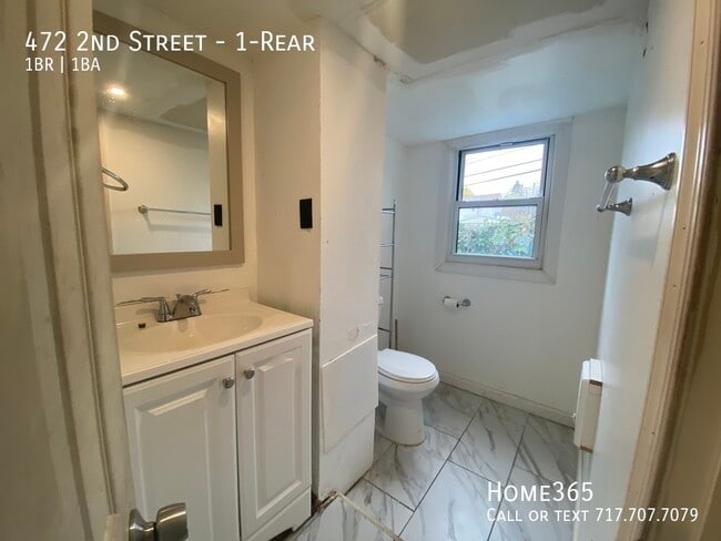 Building Photo - $200 off the first months rent!! 1 Bedroom...