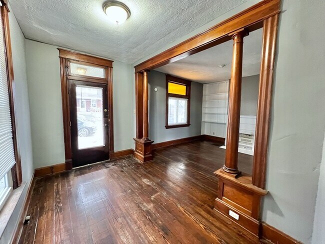Building Photo - RENT TO OWN This Dayton Ky Home!