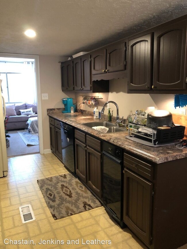 Building Photo - 2 br, 2.5 bath House - 187 Woodstone Drive