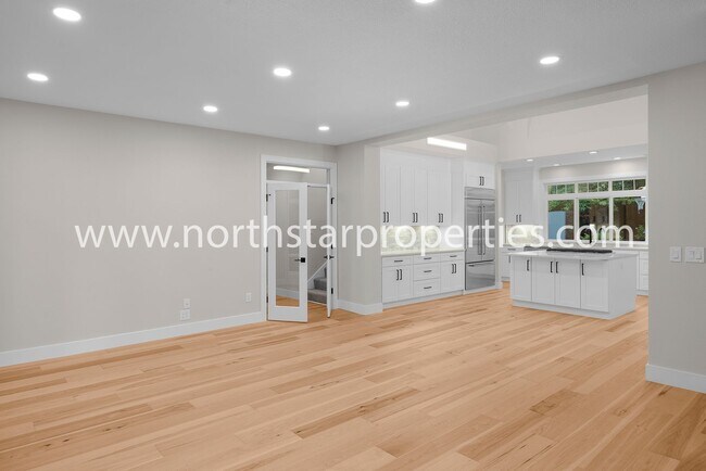 Foto del edificio - Gated Lake Oswego Beauty w/ADU