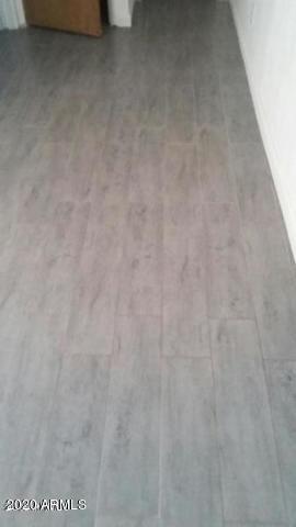 Foto del edificio - 1115 E McLellan Blvd