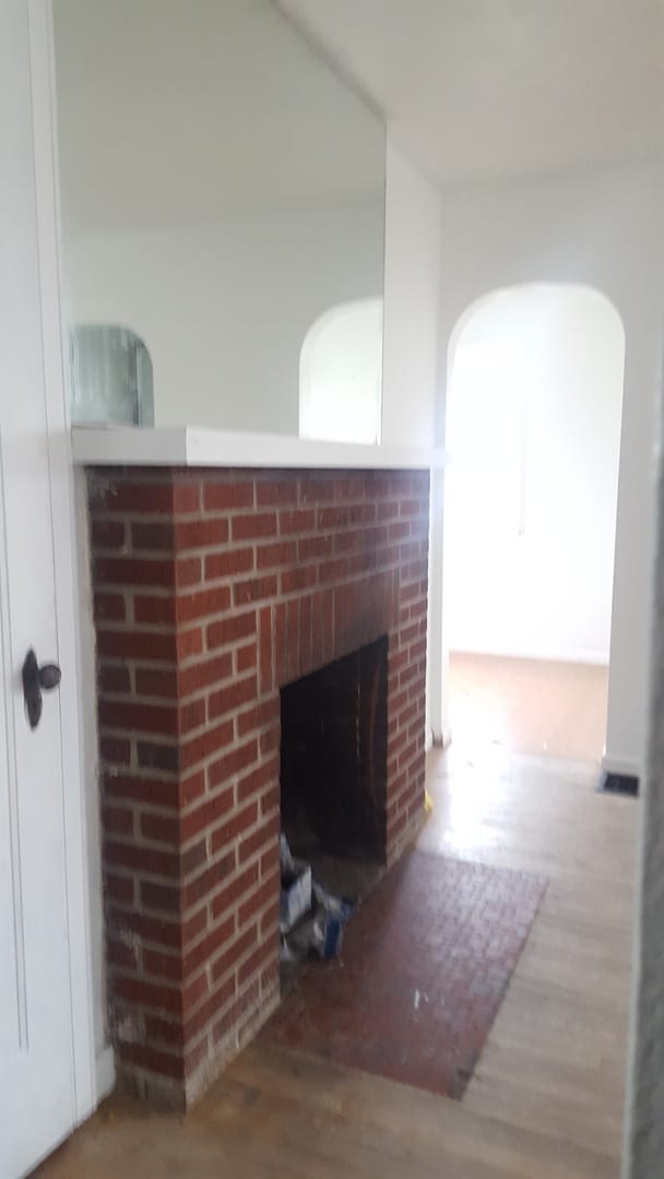 Building Photo - Charming Single family home Central location