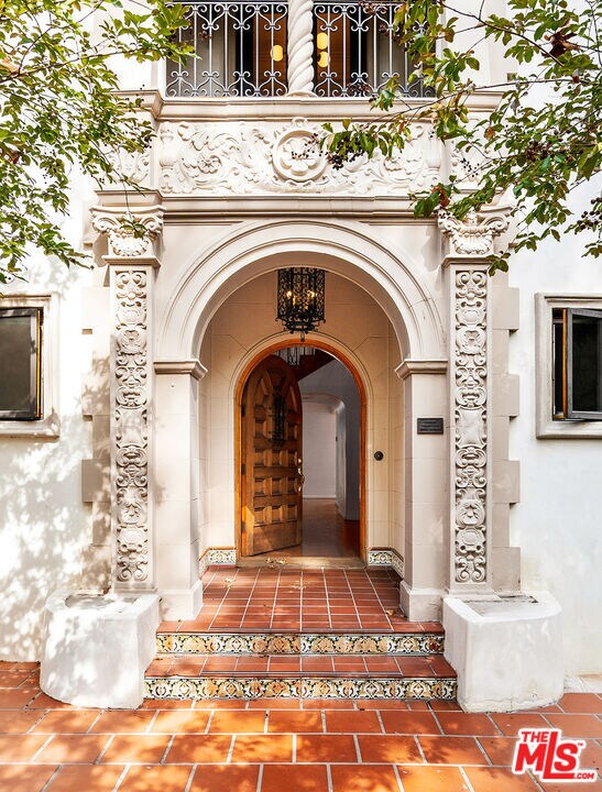 Building Photo - 11159 La Maida St