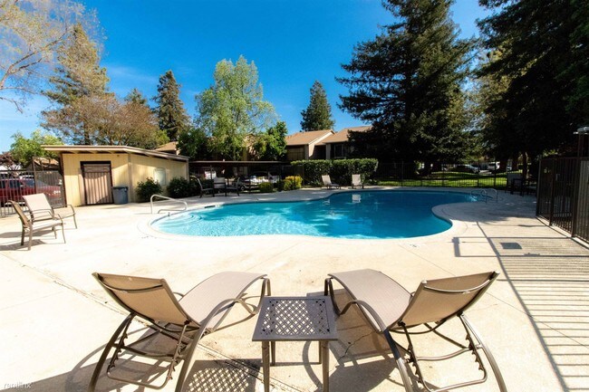 Building Photo - 1 br, 1 bath Condo - 430 Ellesmere Drive #12