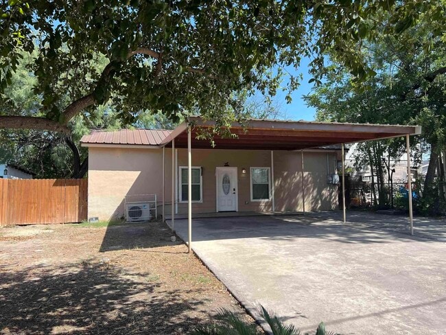 Building Photo - 208 W Chapoy St