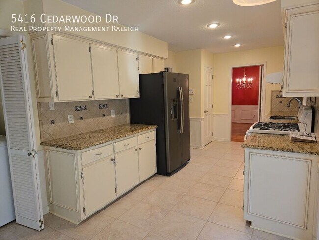 Foto del edificio - 5416 Cedarwood Dr