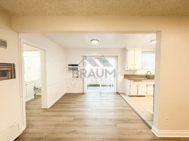 Foto del edificio - 19401 Haynes St