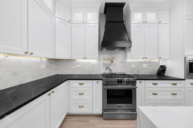 Building Photo - 355 W Superior St