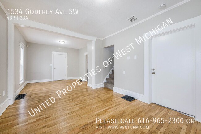 Foto del edificio - 4 Bed, 2 Bath Home | Spacious Kitchen | Ce...