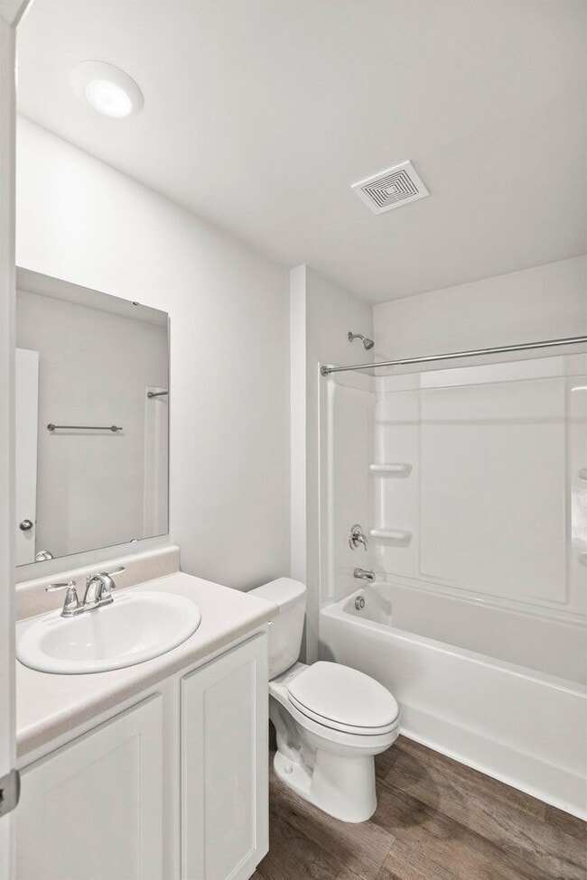 Building Photo - One Month Free with a signed lease by Jan 15th!!!