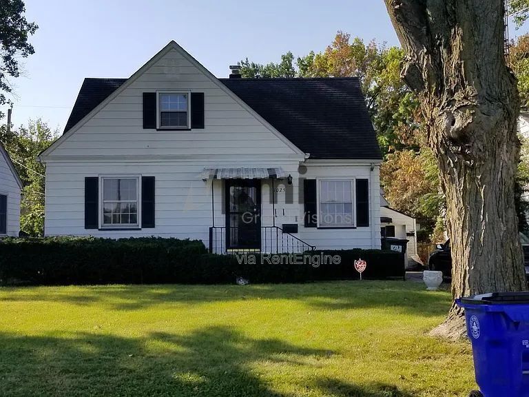 Primary Photo - 1025 W Leafland Ave