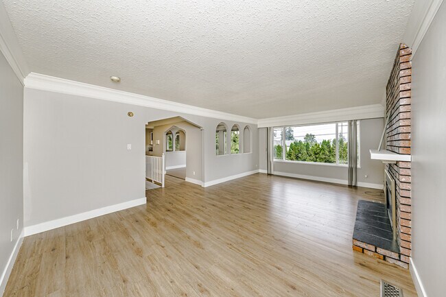 Photo du bâtiment - 15398-15328 28 Ave