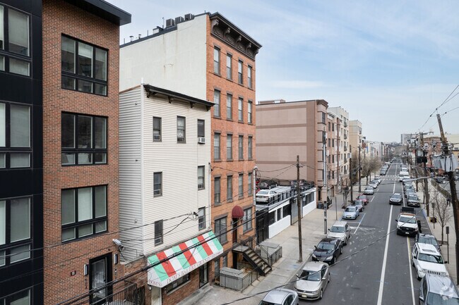 Foto del edificio - 508 GRAND St