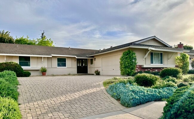 Building Photo - 6211 Covington Way