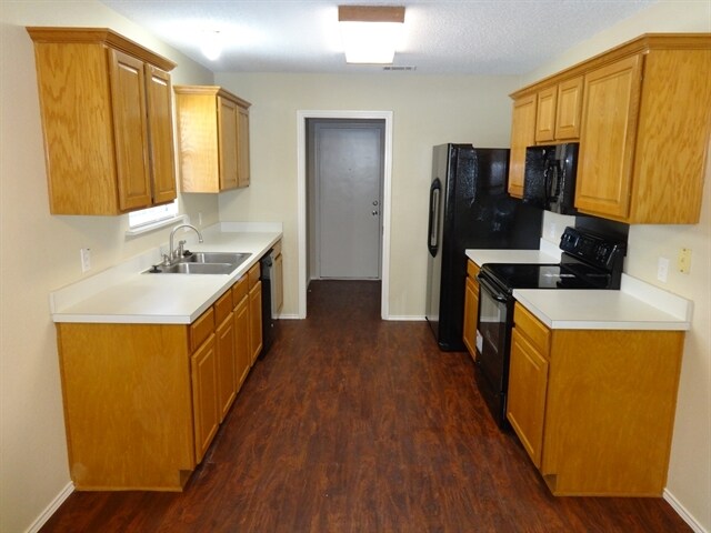 Foto del edificio - 721 Stonebrooke Dr