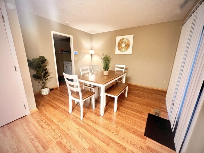 Foto del edificio - 4319 Frontenac Dr