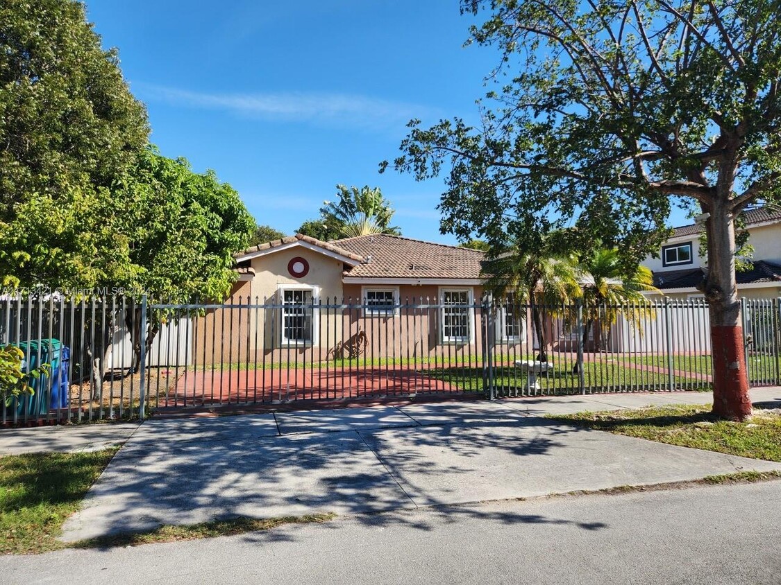 Foto principal - 26143 SW 138th Ct