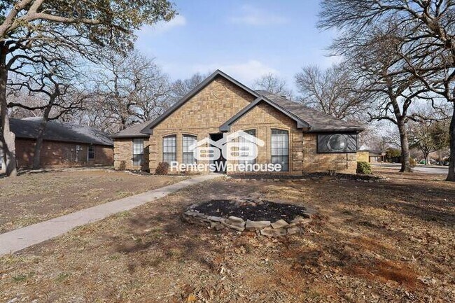 Building Photo - Prime NRH location with space, comfort, and charm.