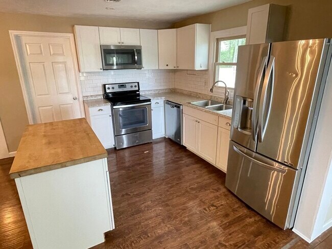 Foto del edificio - White House area home with renovations!