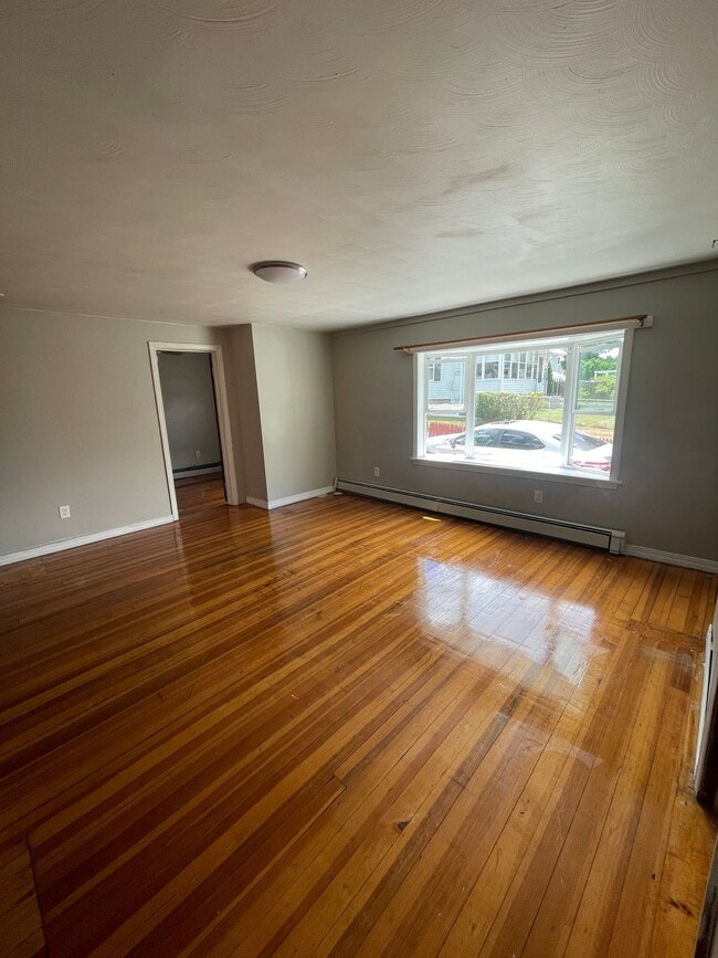 Building Photo - 46 Linden St