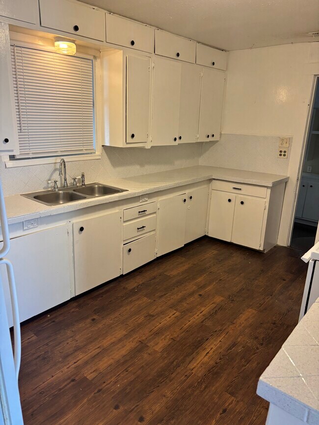 Foto del edificio - 629 W Nettie Ave