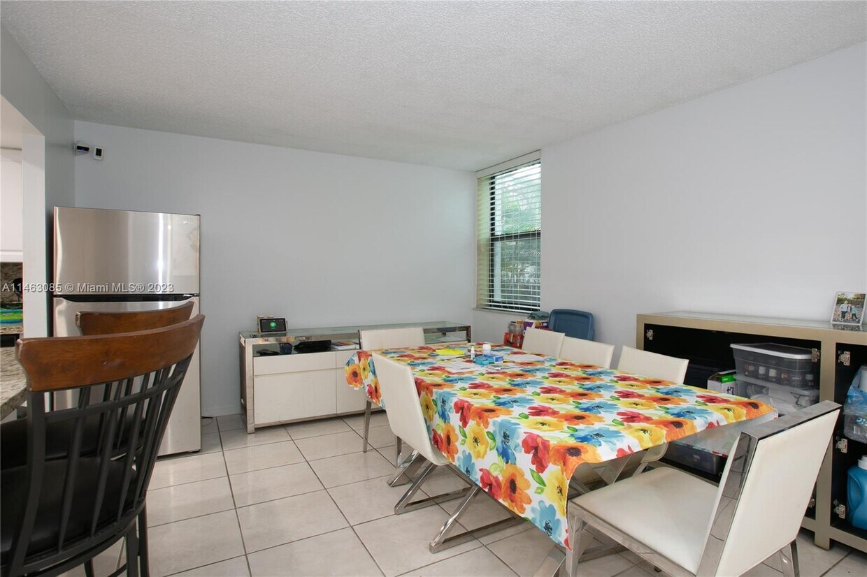 Foto principal - 20301 NE 30th Ave