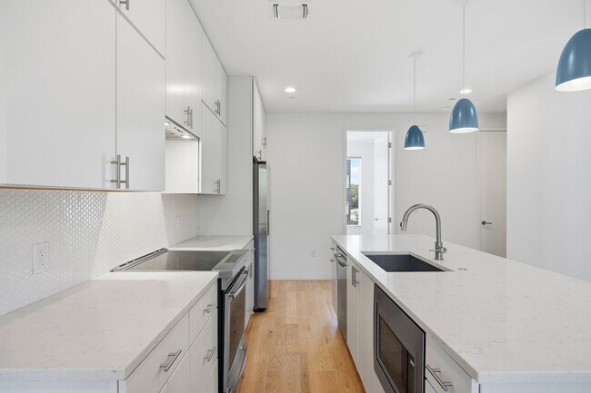Foto del edificio - Experience Sophisticated East Austin Living with Modern Style & Private Garage!